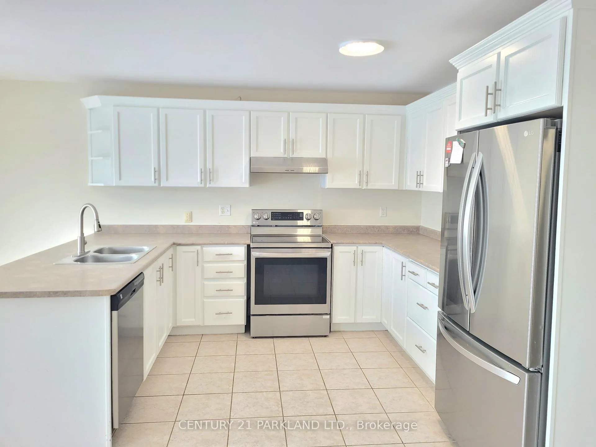 Photo 8 of 27 Ferncroft Drive, Georgina, Keswick North — HOMEH