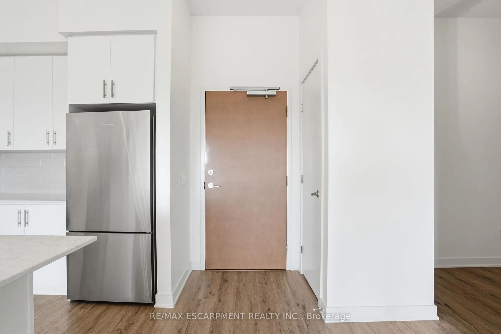 Photo 5 of Unit 618, 320 Plains Road E, Burlington, LaSalle — HOMEH