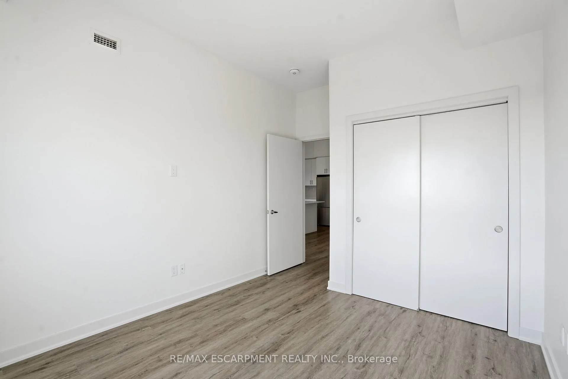 Photo 16 of Unit 618, 320 Plains Road E, Burlington, LaSalle — HOMEH