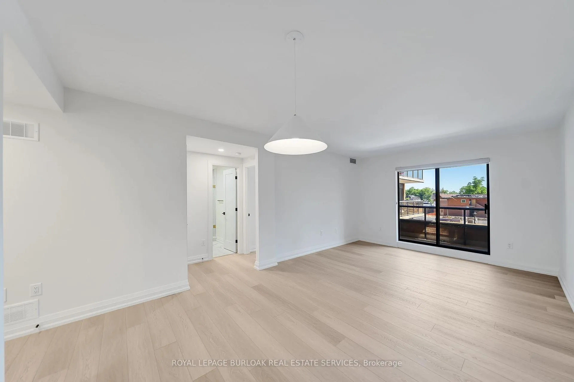 Photo 6 of Unit 303, 102 Bronte Road, Oakville, Bronte — HOMEH