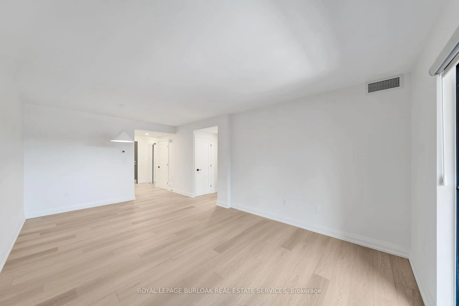 Photo 7 of Unit 303, 102 Bronte Road, Oakville, Bronte — HOMEH
