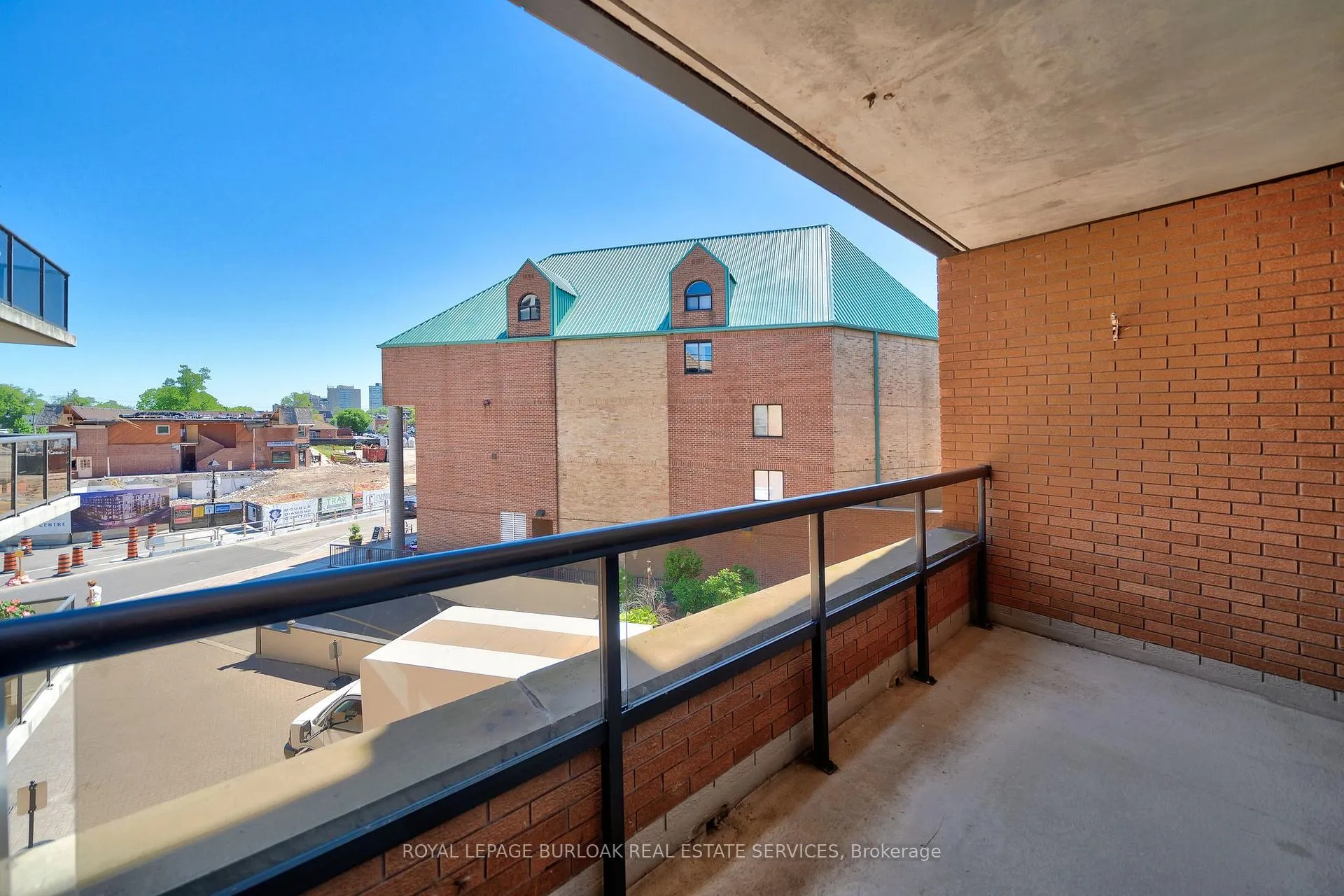 Photo 12 of Unit 303, 102 Bronte Road, Oakville, Bronte — HOMEH