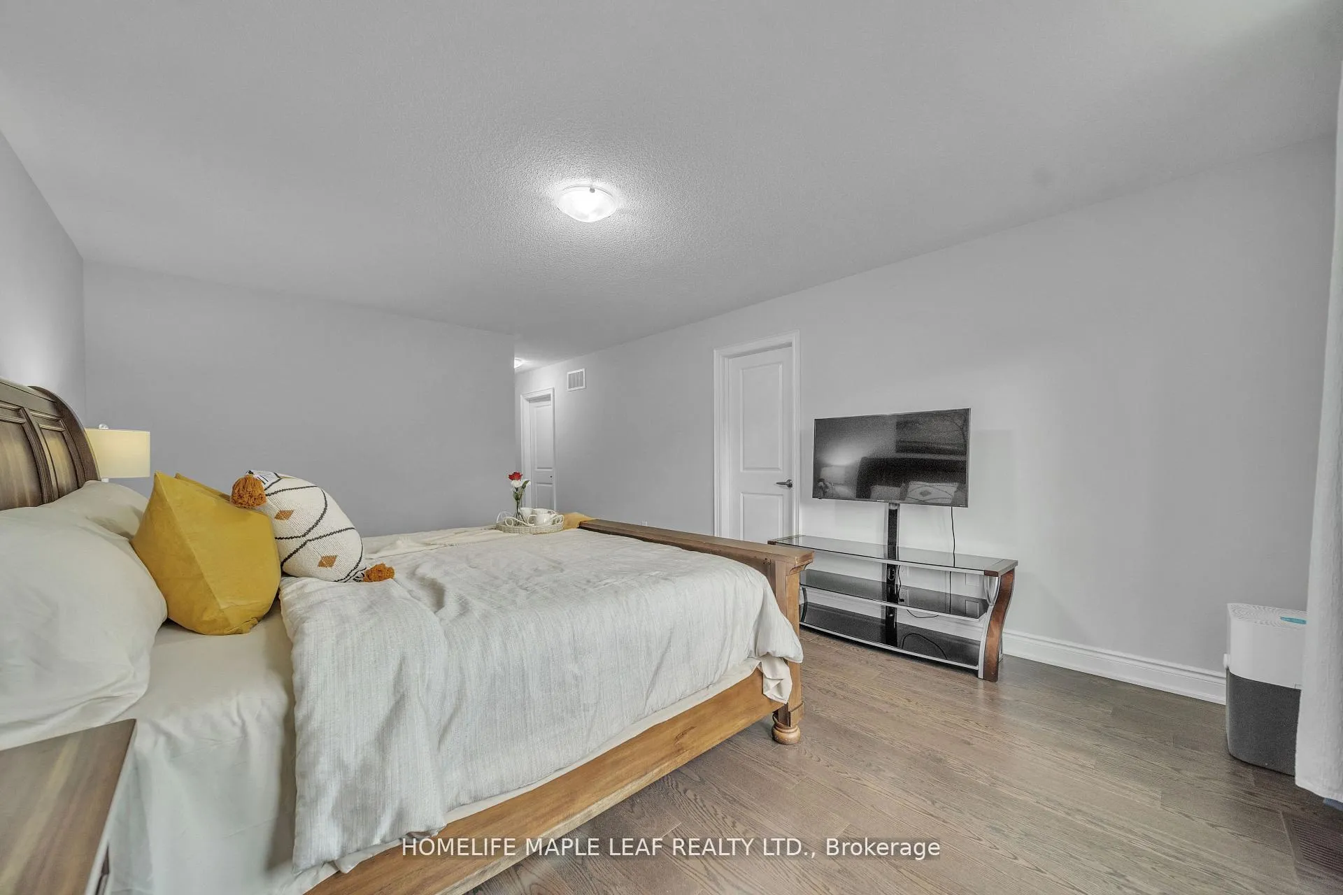 Photo 6 of 15 Quinton Ridge, Brampton, Bram West — HOMEH