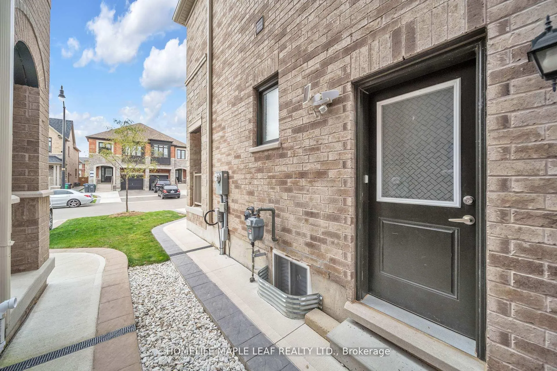 Photo 41 of 15 Quinton Ridge, Brampton, Bram West — HOMEH