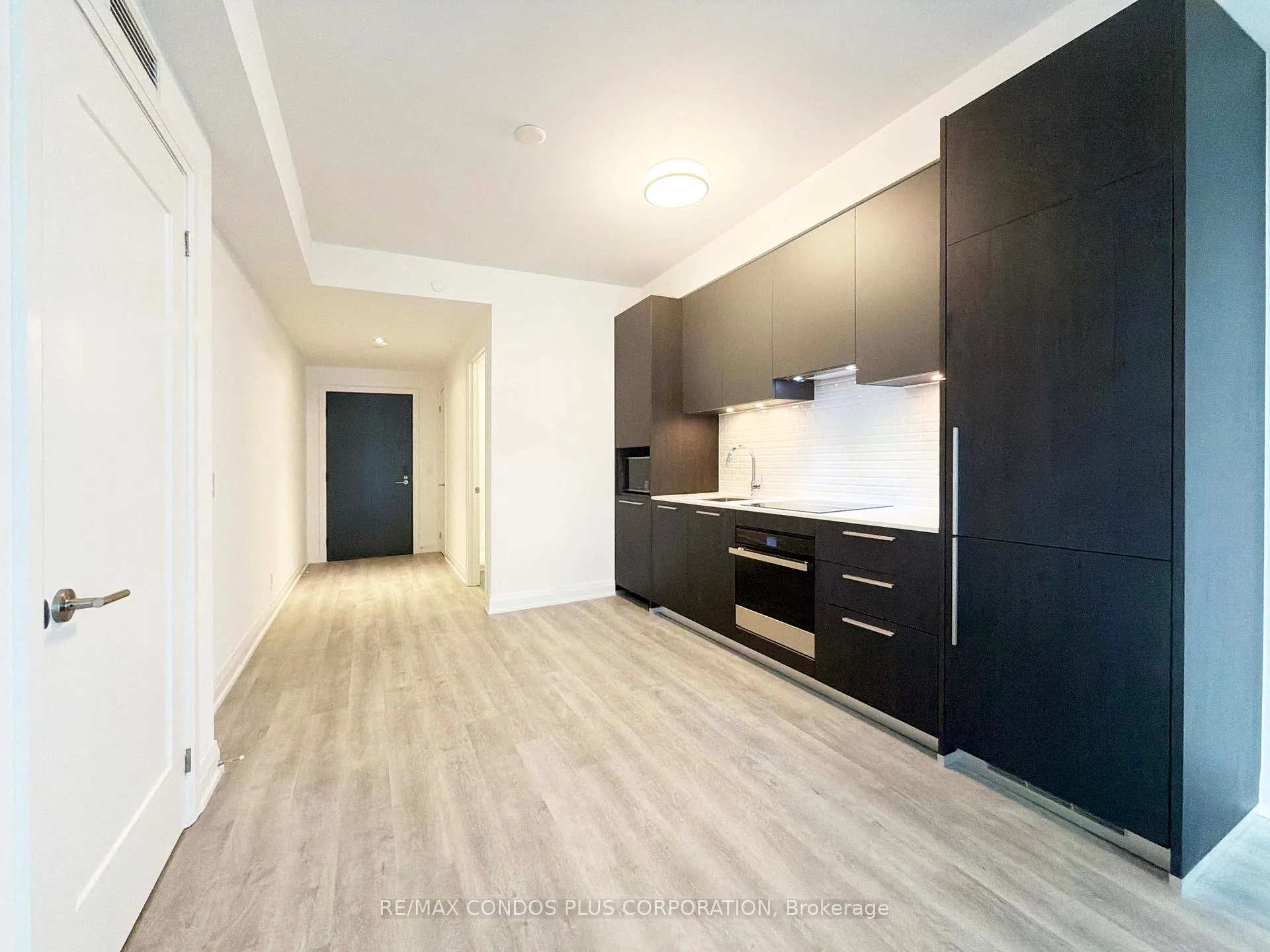 Photo 3 of Unit 2102, 65 Broadway Avenue, Toronto, Mount Pleasant West — HOMEH