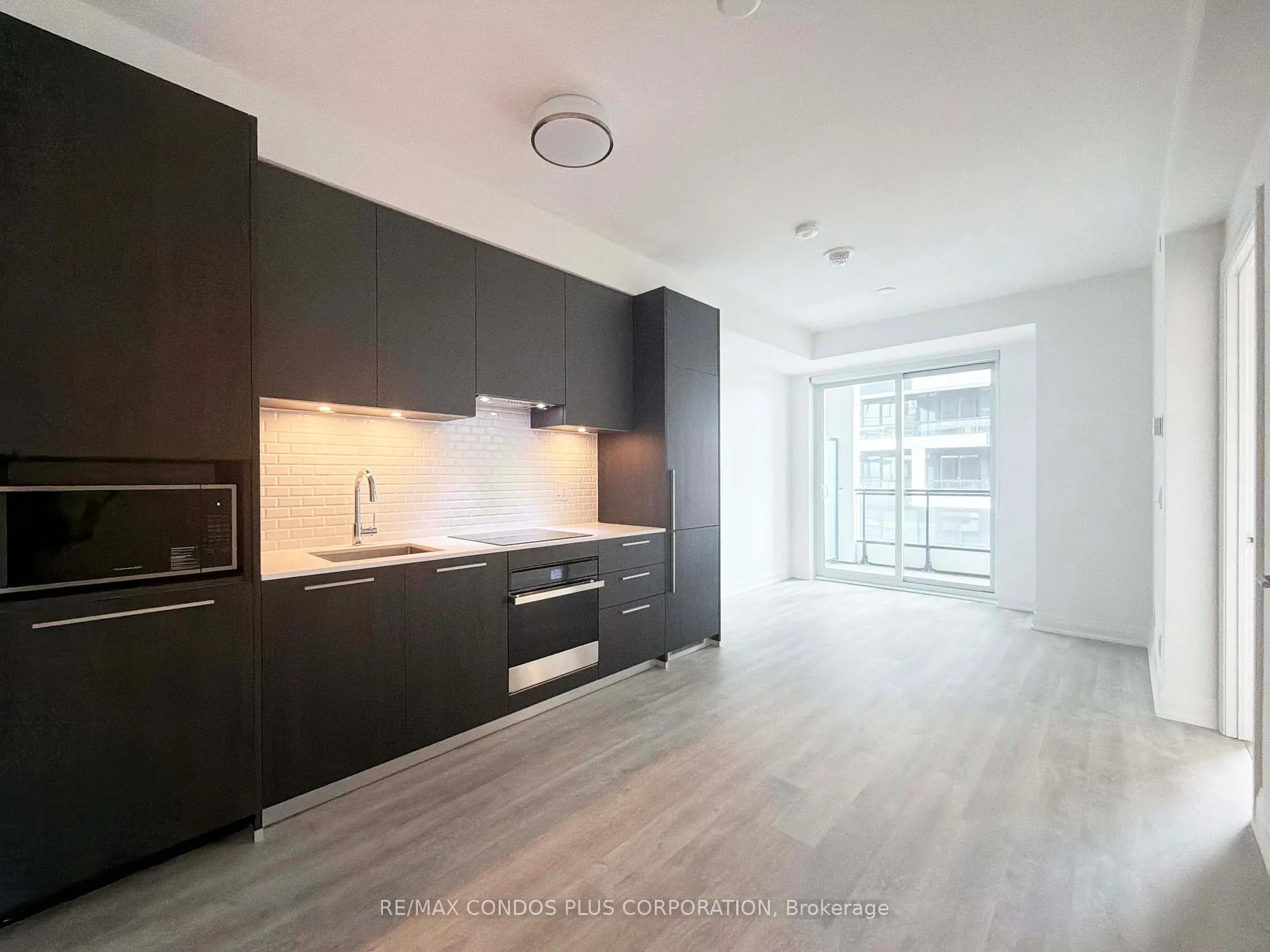 Photo 4 of Unit 2102, 65 Broadway Avenue, Toronto, Mount Pleasant West — HOMEH