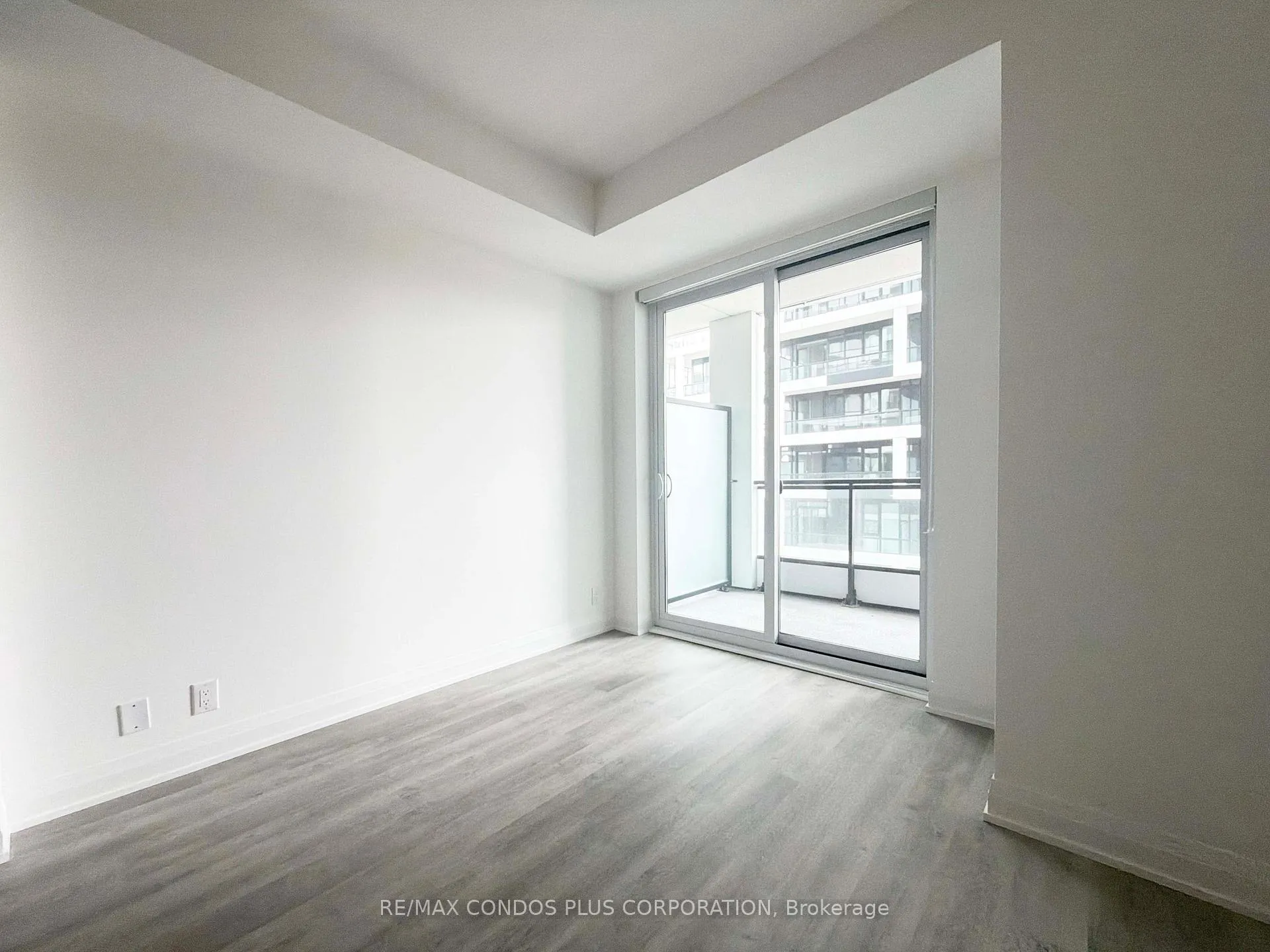 Photo 5 of Unit 2102, 65 Broadway Avenue, Toronto, Mount Pleasant West — HOMEH