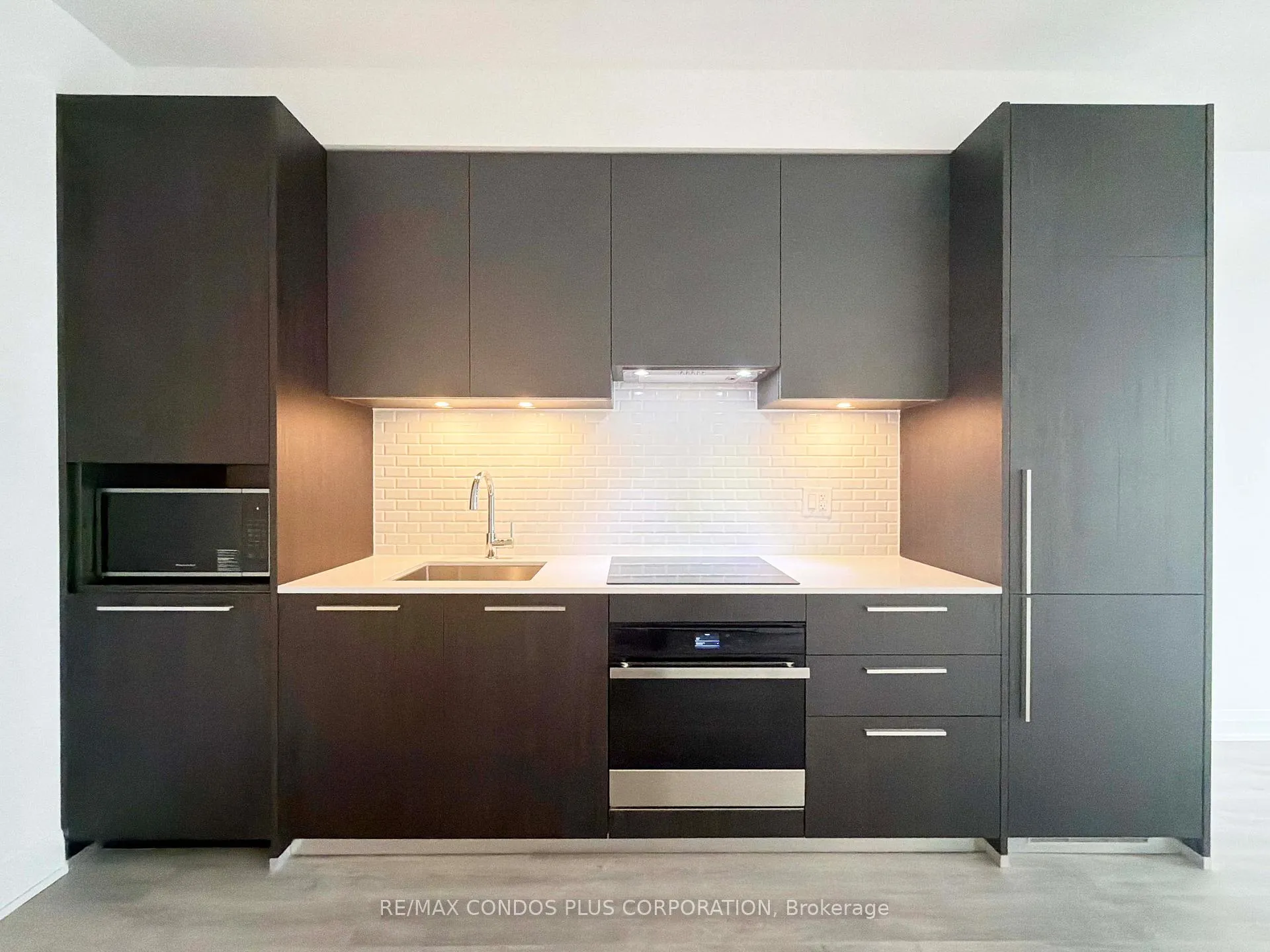 Photo 6 of Unit 2102, 65 Broadway Avenue, Toronto, Mount Pleasant West — HOMEH