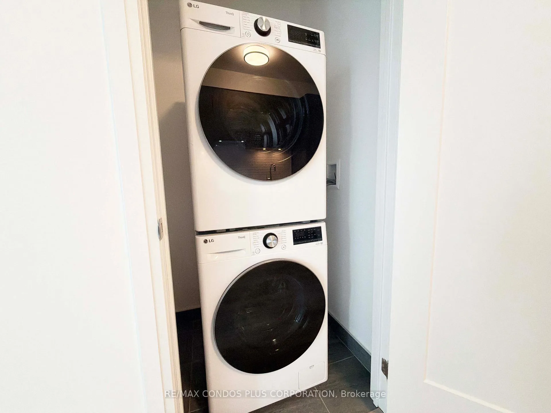 Photo 11 of Unit 2102, 65 Broadway Avenue, Toronto, Mount Pleasant West — HOMEH