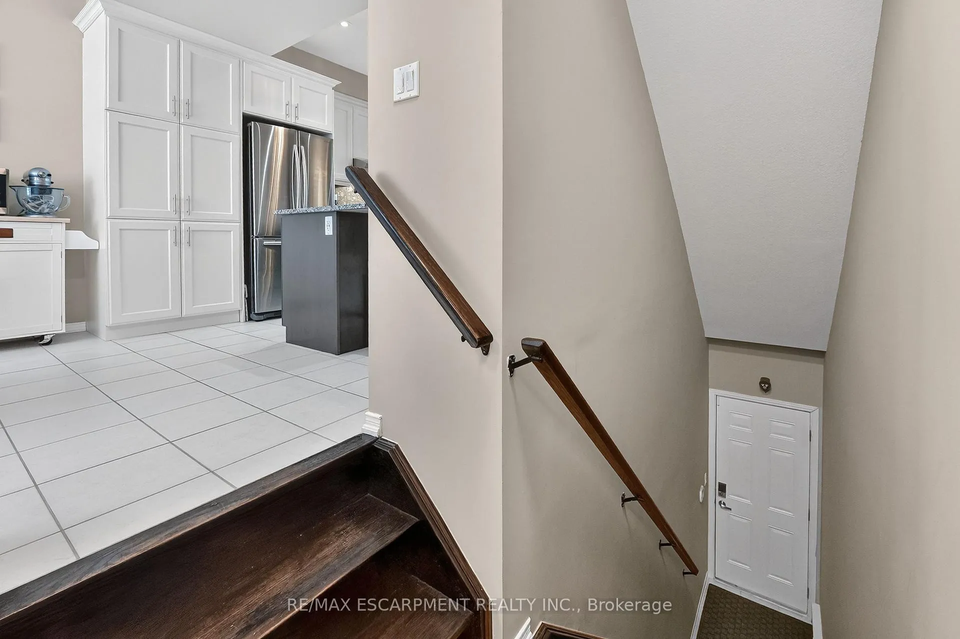 Photo 2 of 5048 Serena Drive, Lincoln, Beamsville — HOMEH