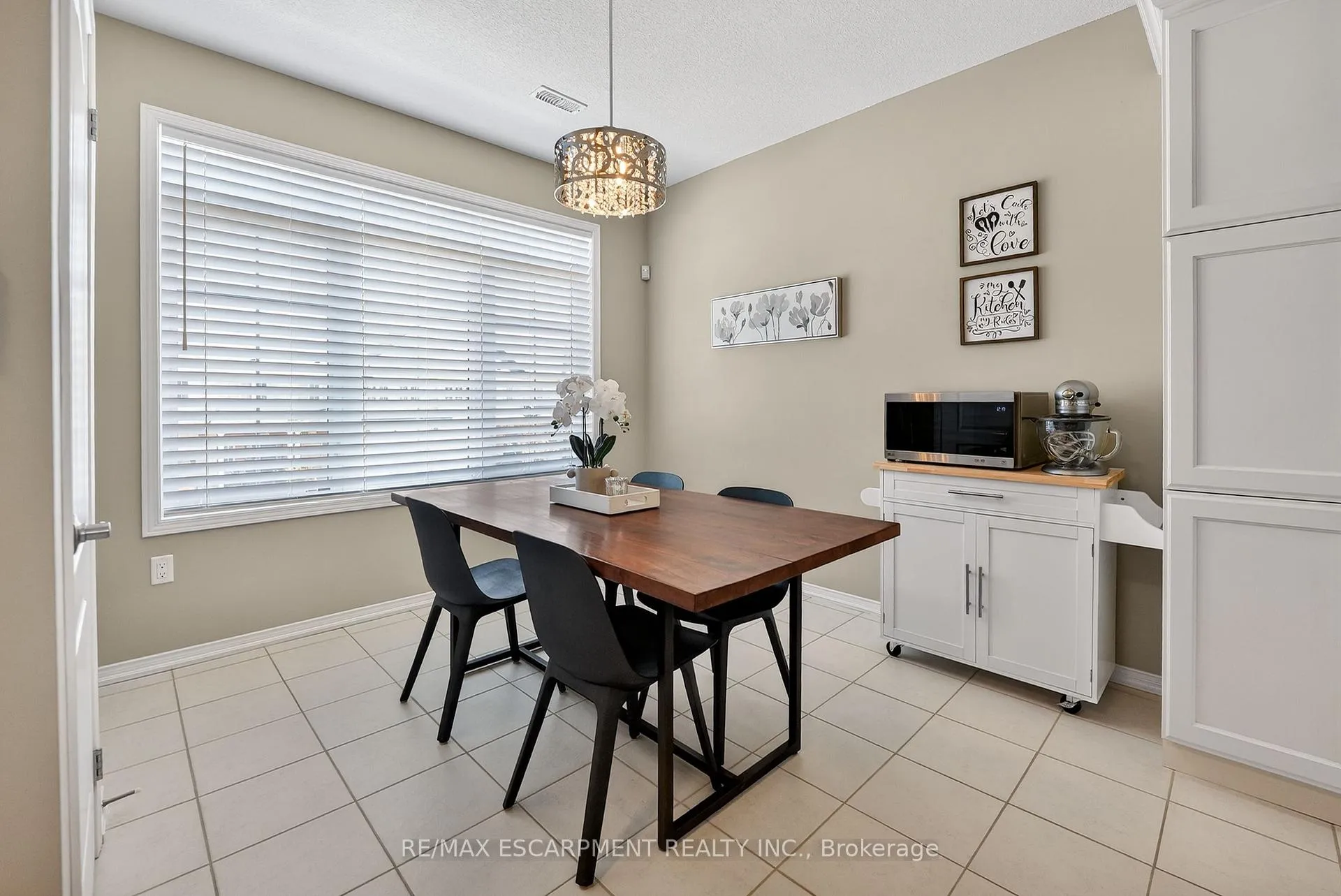 Photo 3 of 5048 Serena Drive, Lincoln, Beamsville — HOMEH