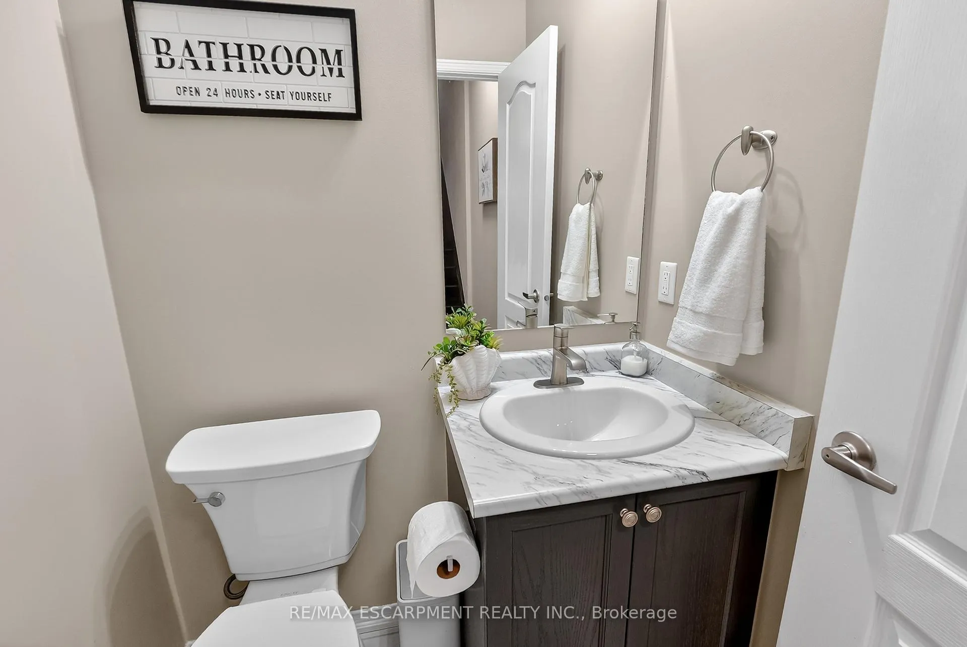 Photo 12 of 5048 Serena Drive, Lincoln, Beamsville — HOMEH
