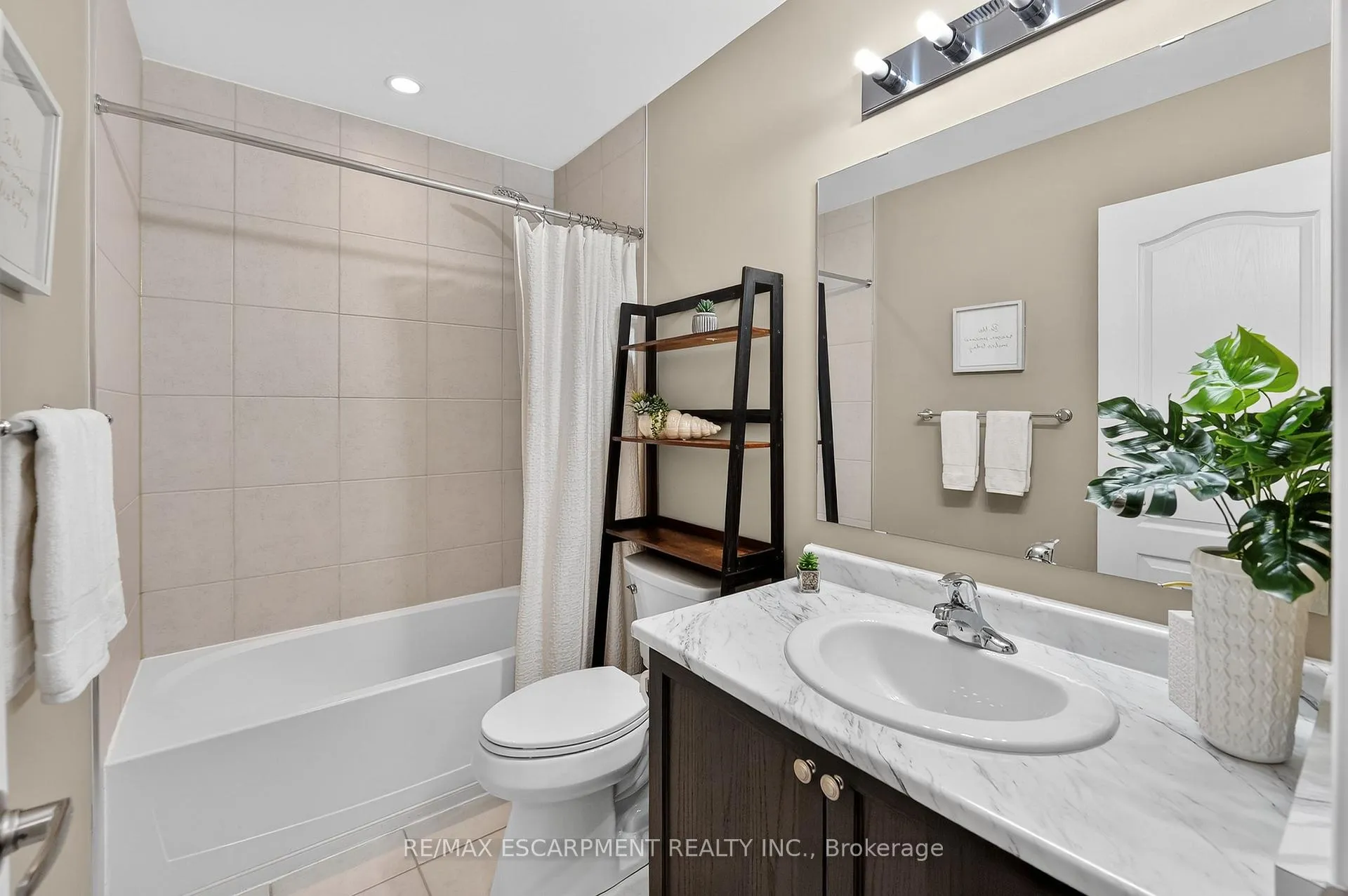 Photo 17 of 5048 Serena Drive, Lincoln, Beamsville — HOMEH