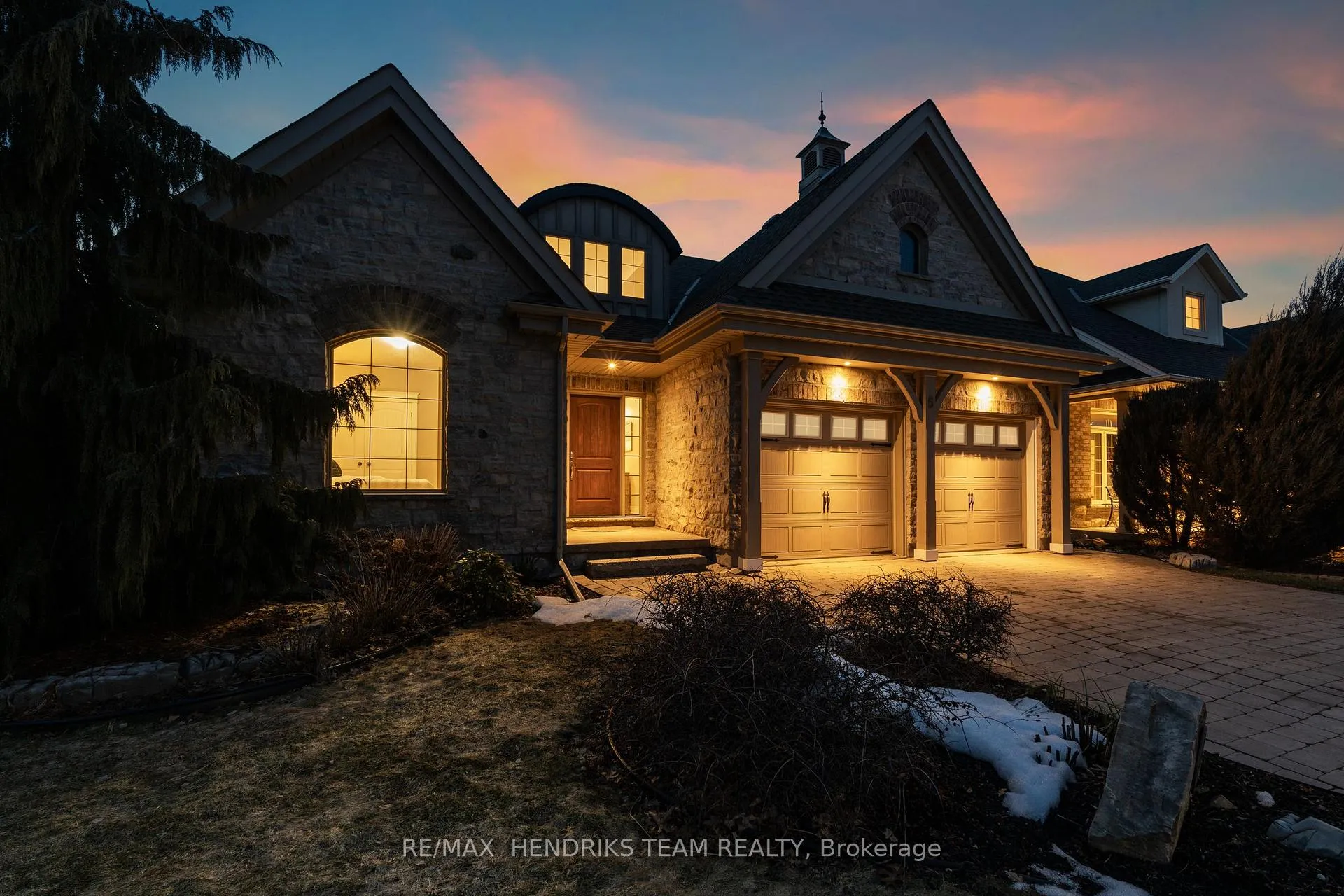 Photo 2 of 5 Mclean Court, St. Catharines, Grapeview — HOMEH
