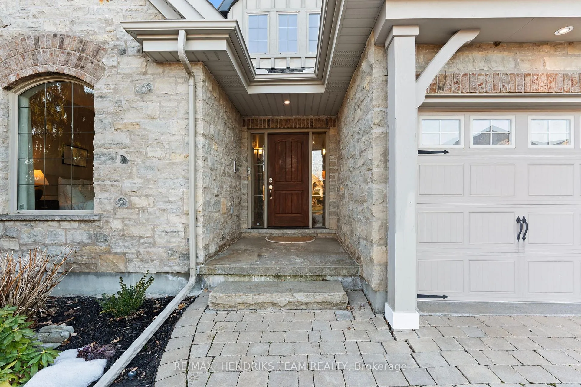 Photo 5 of 5 Mclean Court, St. Catharines, Grapeview — HOMEH