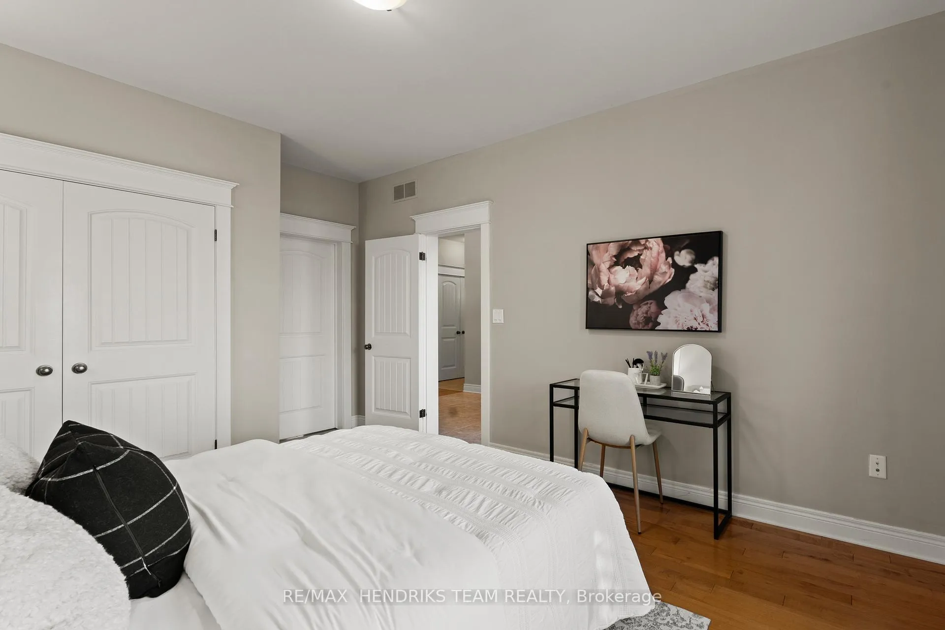 Photo 9 of 5 Mclean Court, St. Catharines, Grapeview — HOMEH