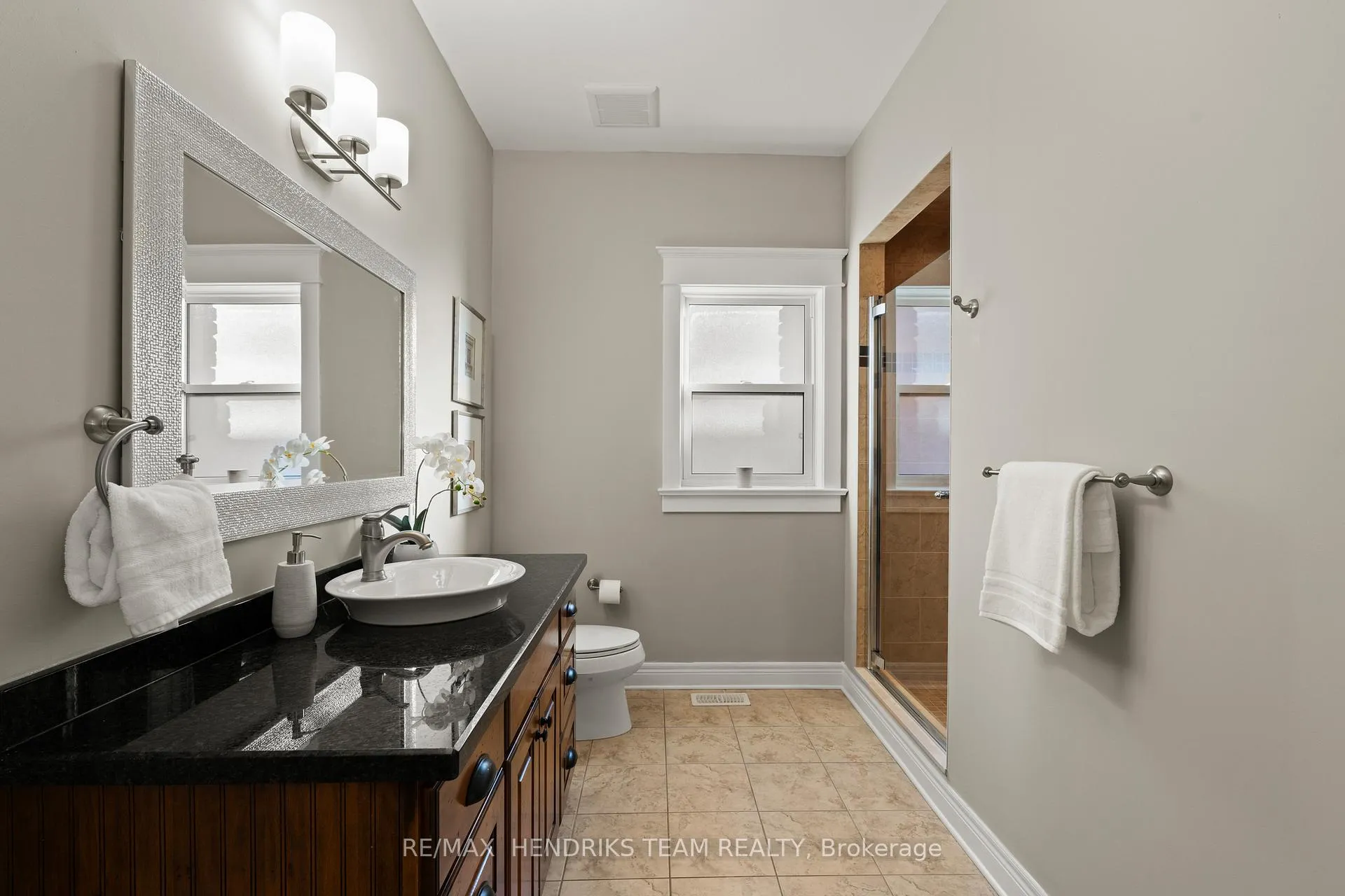Photo 10 of 5 Mclean Court, St. Catharines, Grapeview — HOMEH