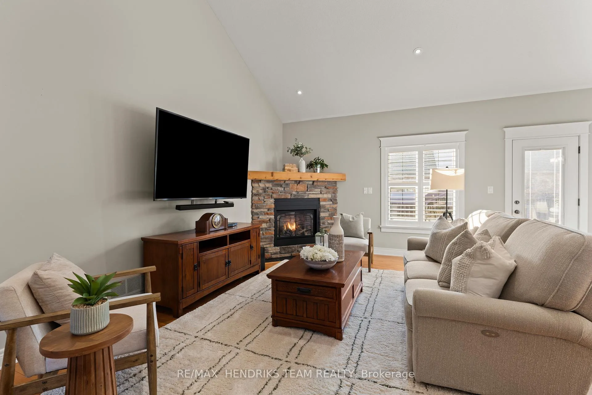 Photo 12 of 5 Mclean Court, St. Catharines, Grapeview — HOMEH