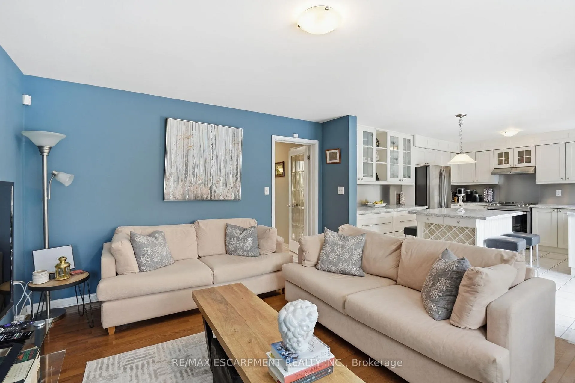 Photo 10 of 2505 Valleyridge Drive, Oakville, Bronte Creek — HOMEH