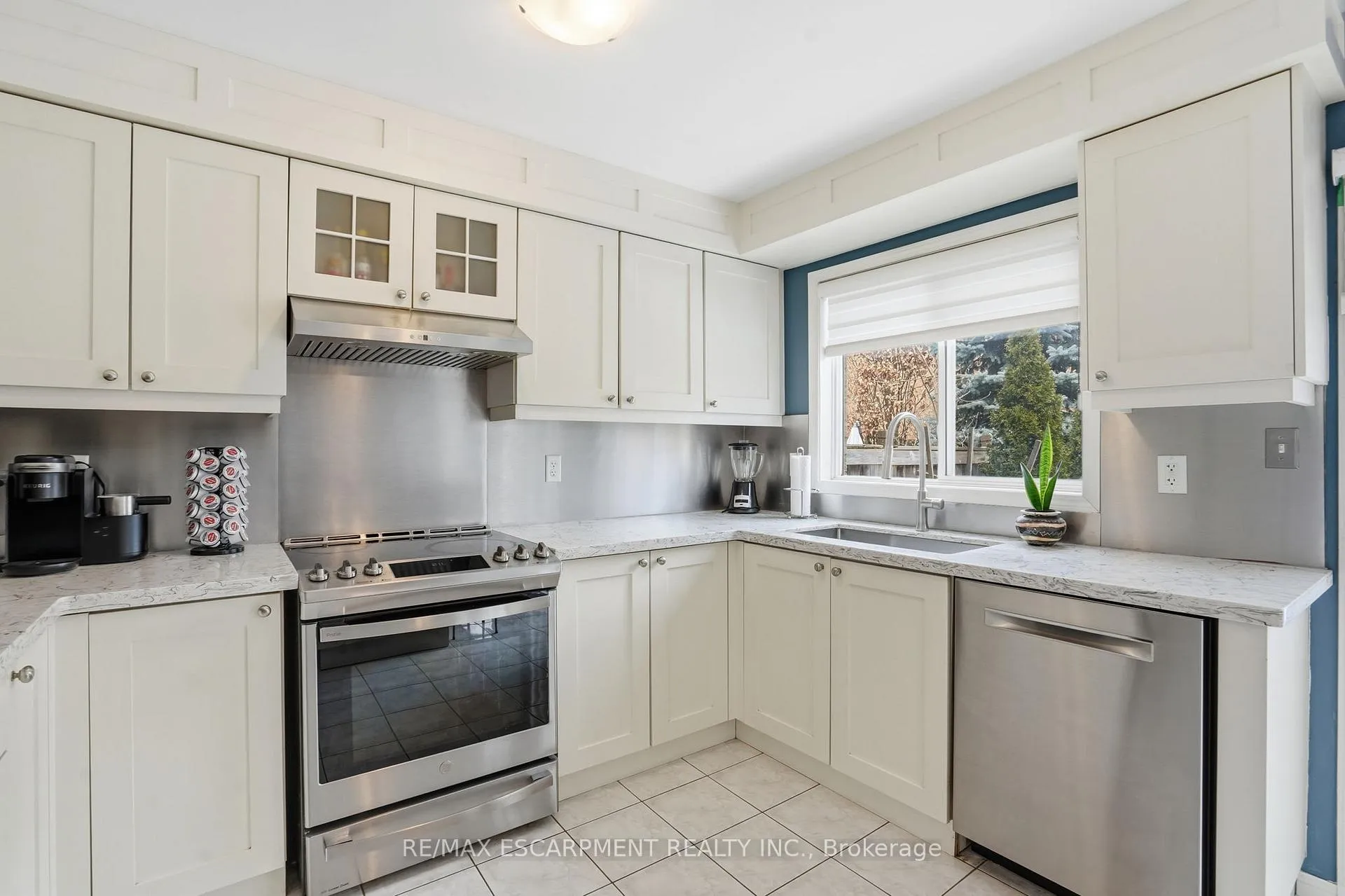 Photo 16 of 2505 Valleyridge Drive, Oakville, Bronte Creek — HOMEH
