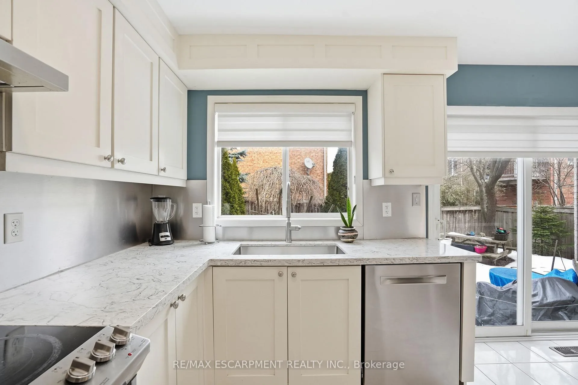 Photo 17 of 2505 Valleyridge Drive, Oakville, Bronte Creek — HOMEH