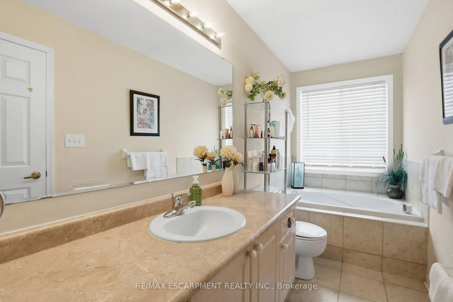 Photo 23 of 2505 Valleyridge Drive, Oakville, Bronte Creek — HOMEH