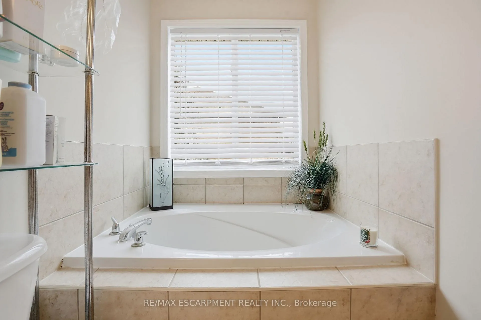 Photo 24 of 2505 Valleyridge Drive, Oakville, Bronte Creek — HOMEH