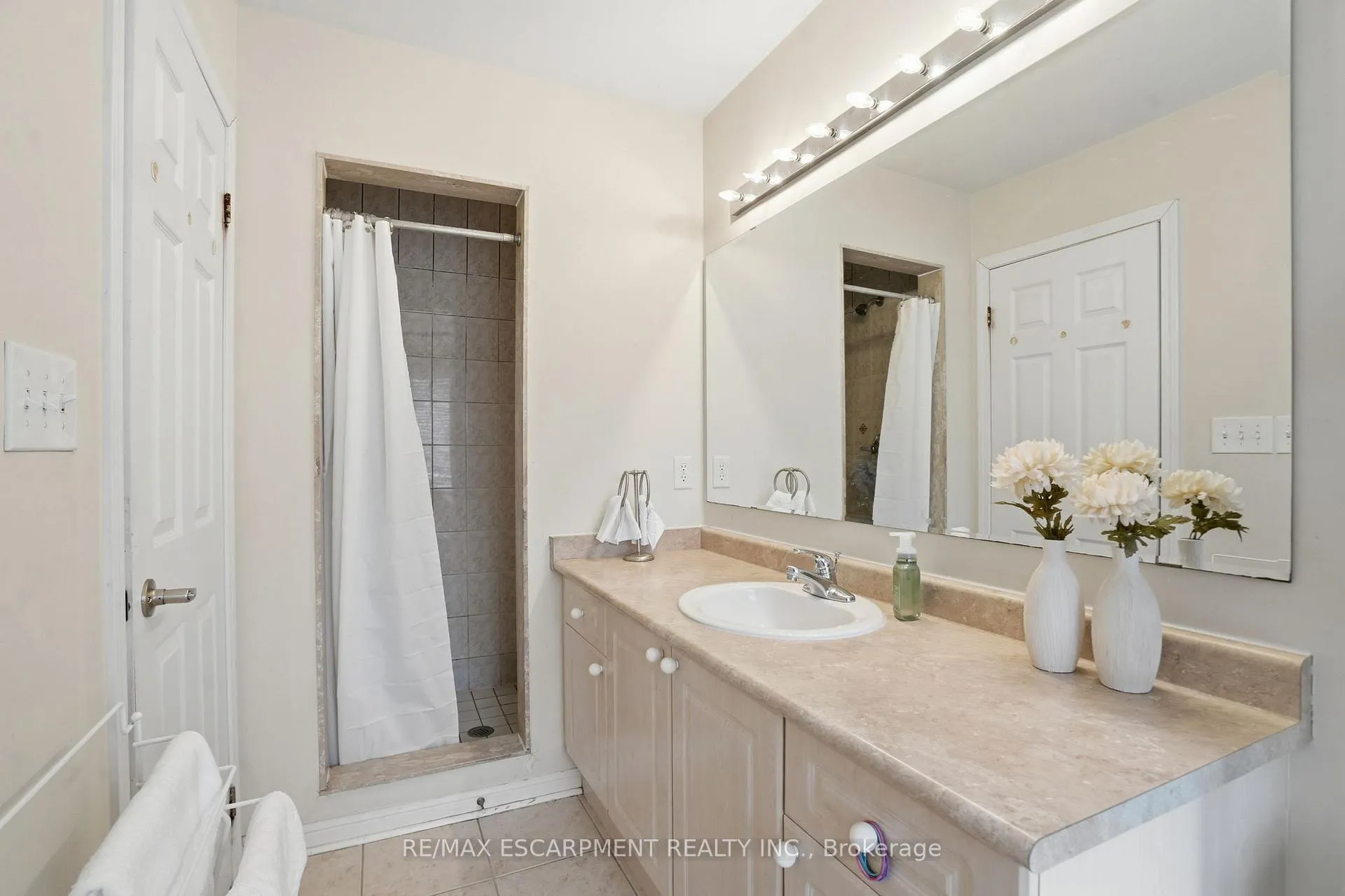Photo 25 of 2505 Valleyridge Drive, Oakville, Bronte Creek — HOMEH