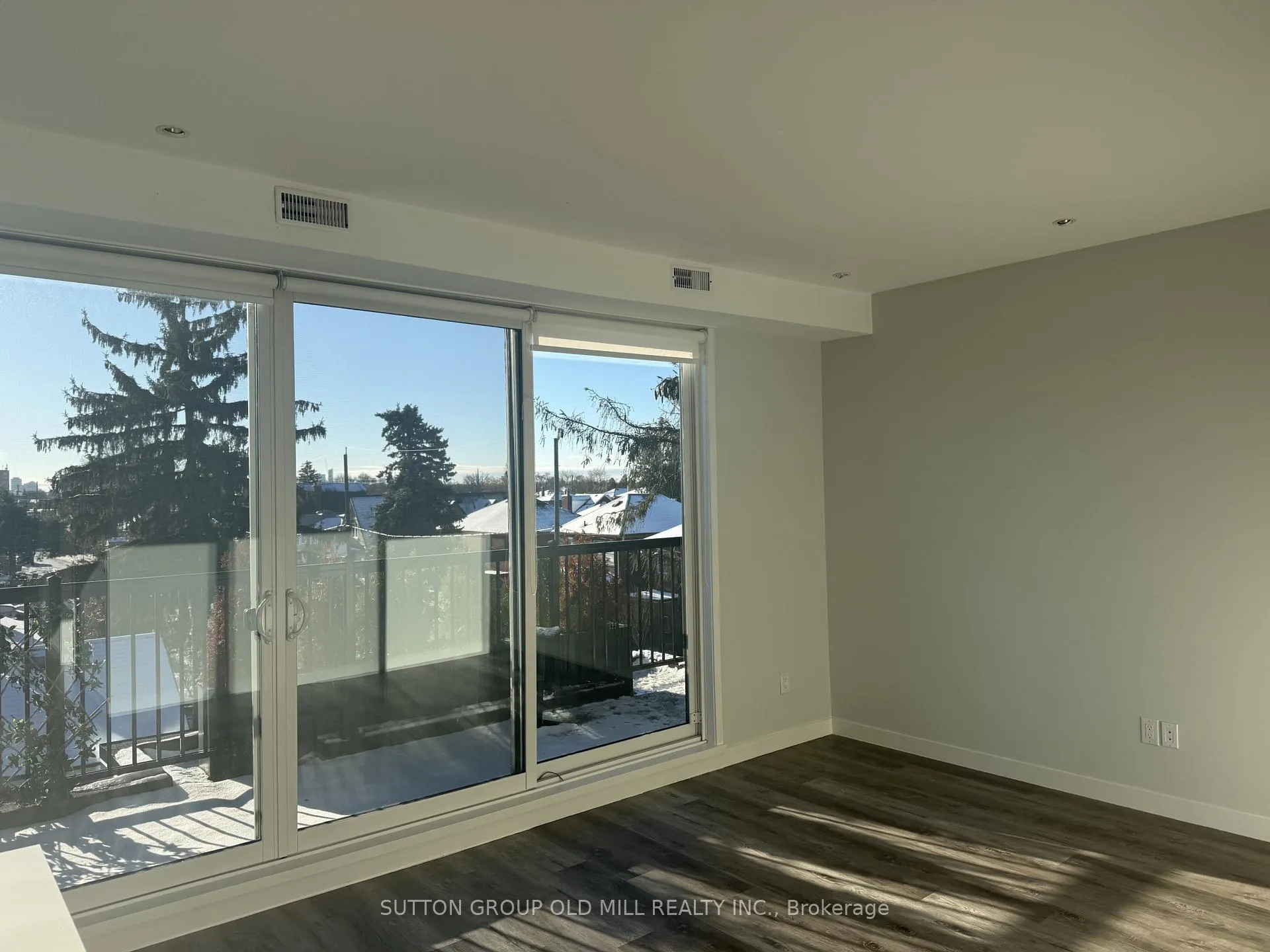 Photo 2 of 20 Avon Drive, Toronto, Keelesdale-Eglinton West — HOMEH