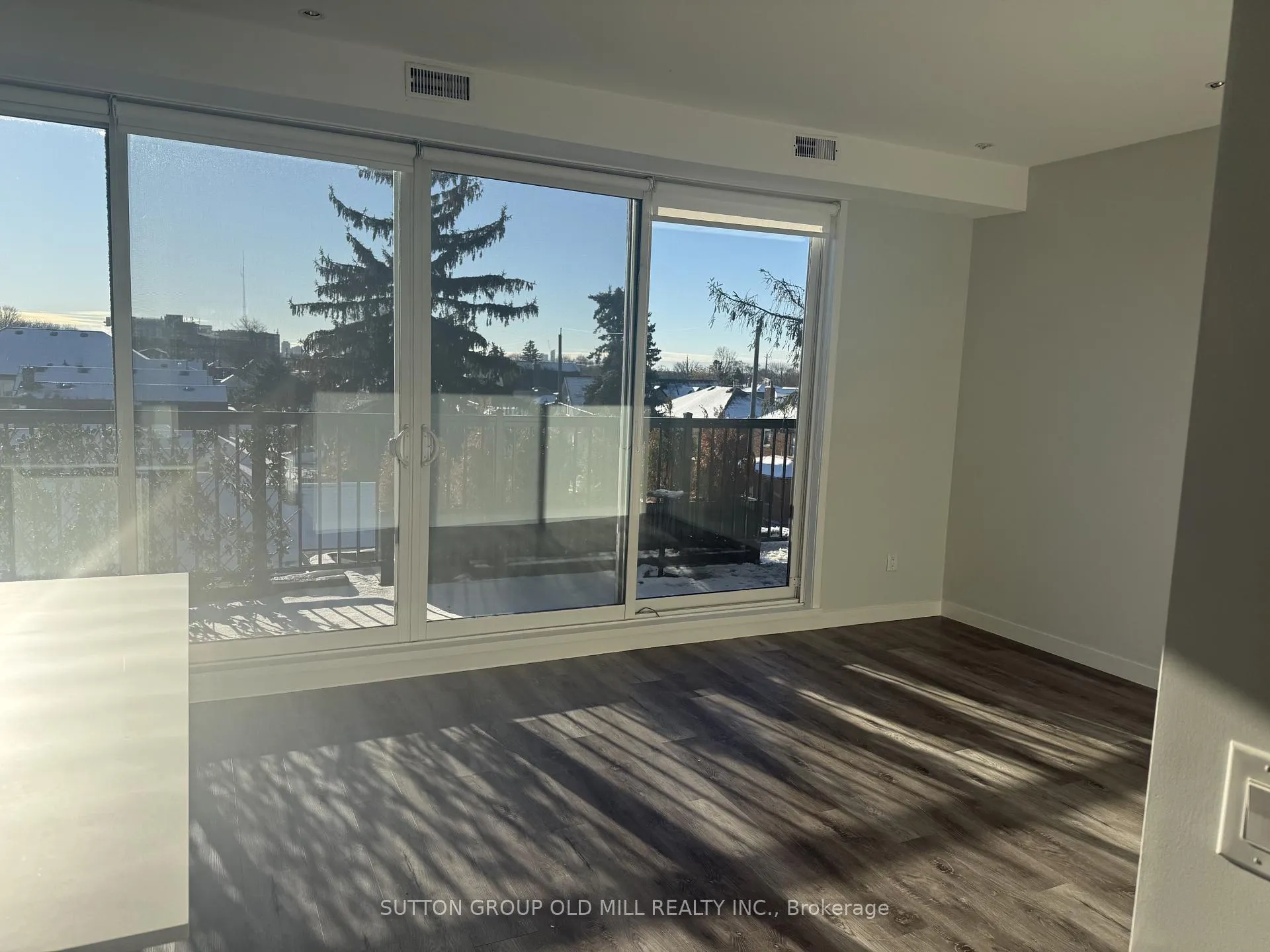 Photo 3 of 20 Avon Drive, Toronto, Keelesdale-Eglinton West — HOMEH