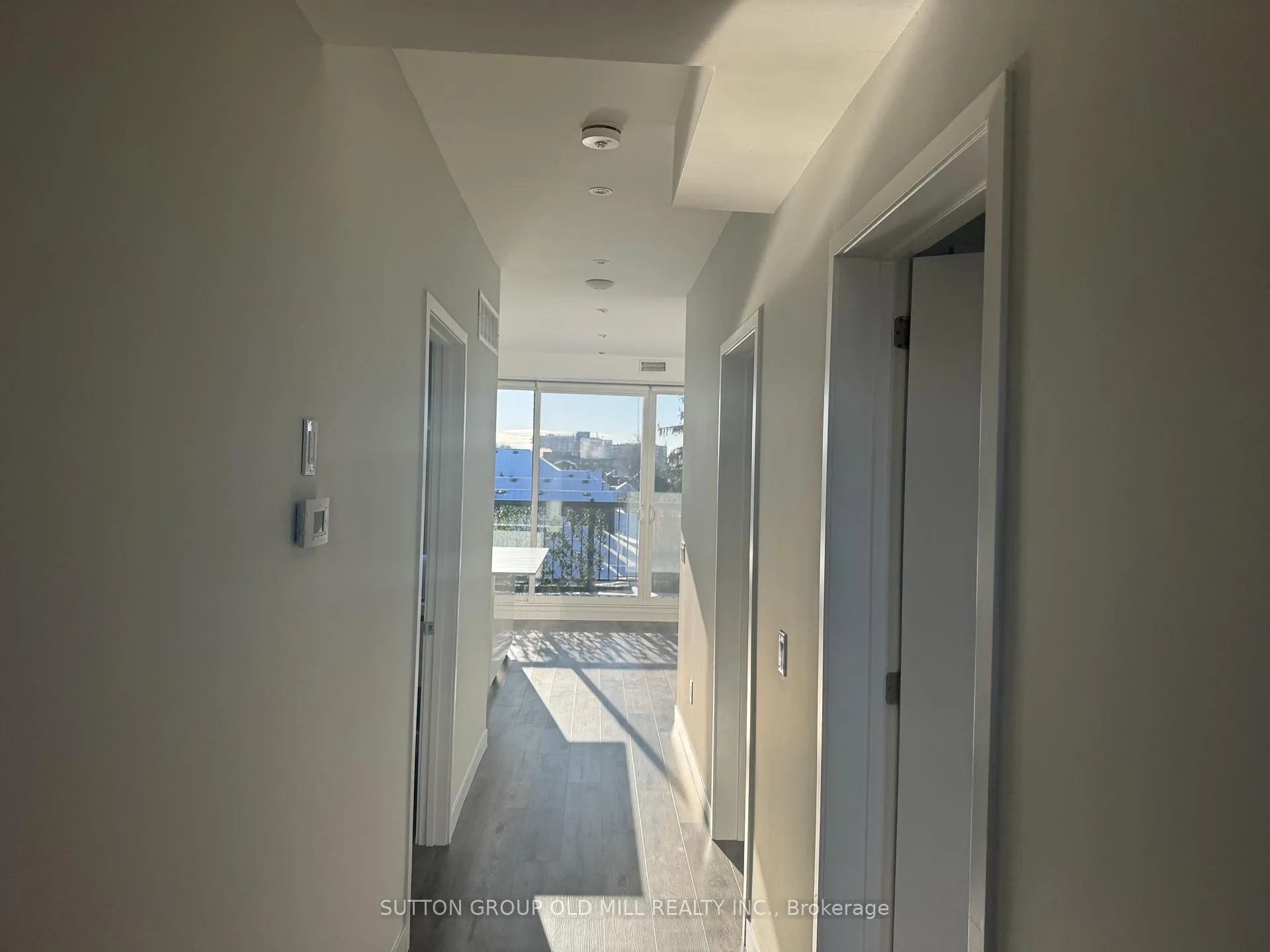 Photo 4 of 20 Avon Drive, Toronto, Keelesdale-Eglinton West — HOMEH