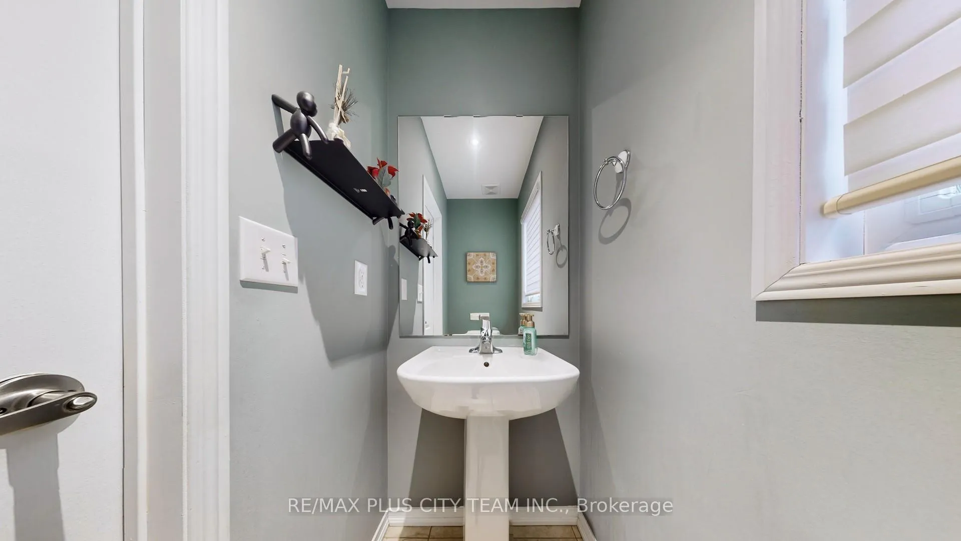 Photo 19 of 16 Edison Way, Whitby, Taunton North — HOMEH