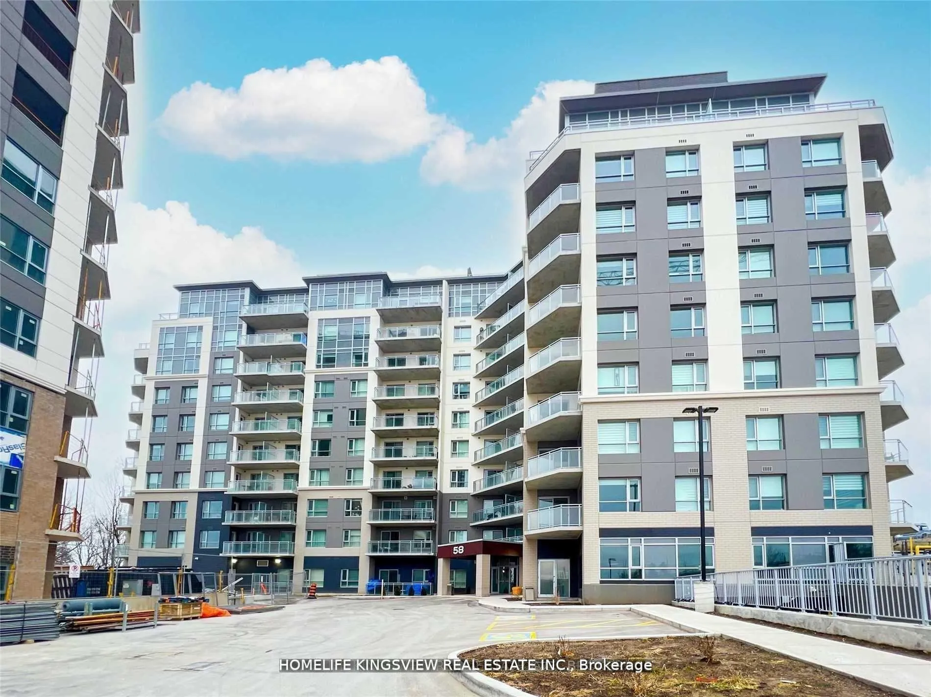 Front of Unit 911, 58 Lakeside Terrace