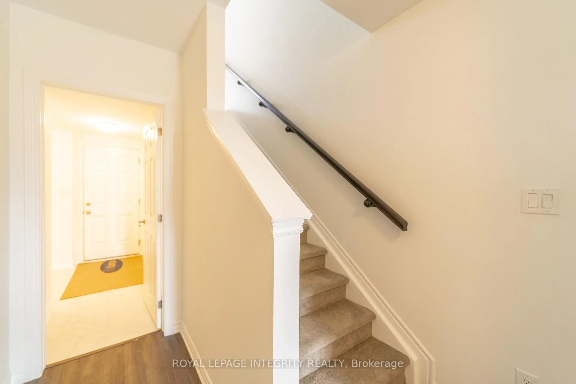 Photo 3 of 94 Kyanite Lane, Ottawa, Barrhaven - Heritage Park — HOMEH