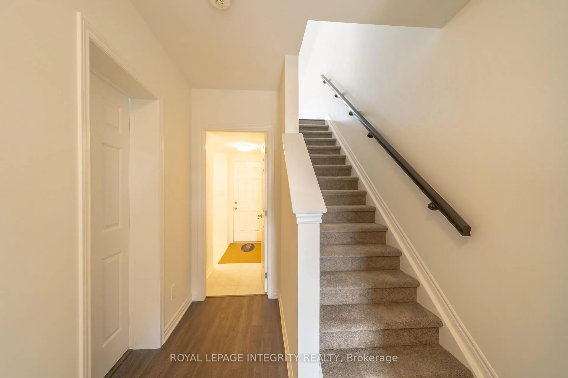 Photo 4 of 94 Kyanite Lane, Ottawa, Barrhaven - Heritage Park — HOMEH