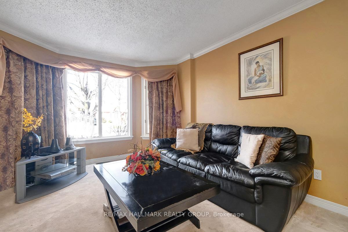 Photo 3 of 125 Picasso Drive, Ottawa, Hunt Club Park — HOMEH