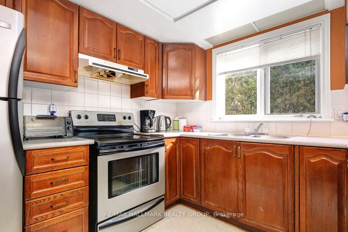 Photo 12 of 125 Picasso Drive, Ottawa, Hunt Club Park — HOMEH
