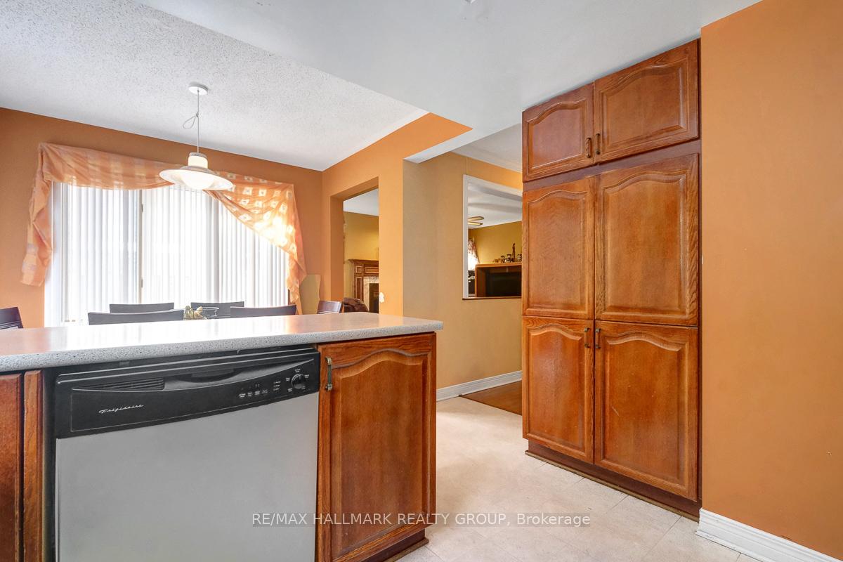 Photo 13 of 125 Picasso Drive, Ottawa, Hunt Club Park — HOMEH