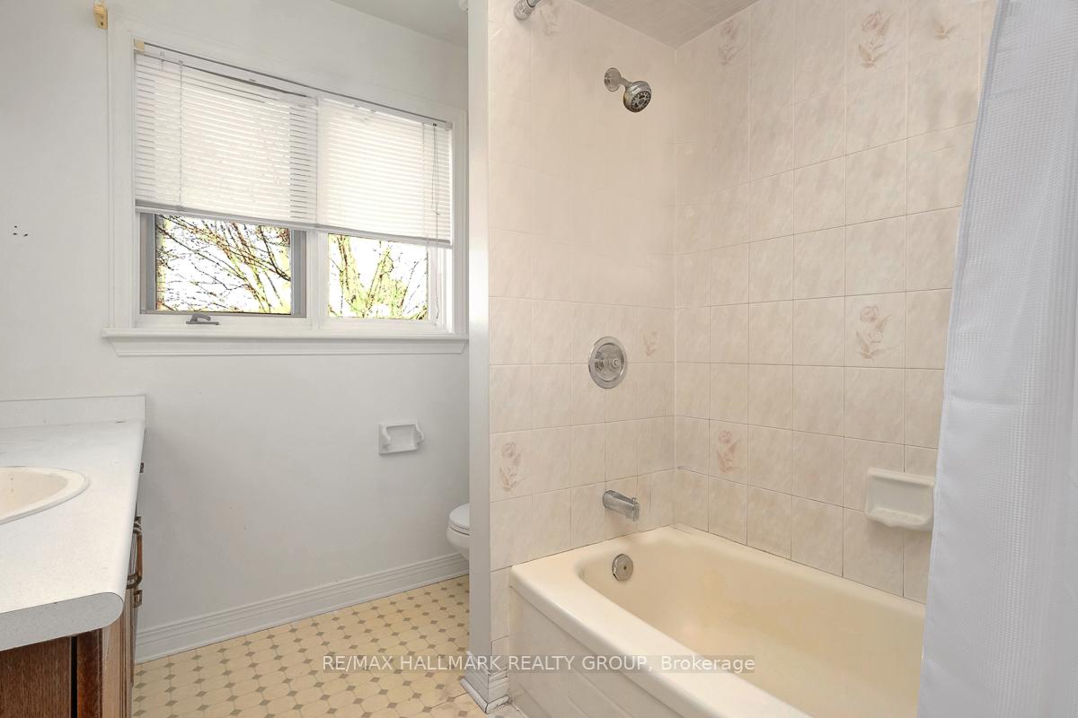 Photo 29 of 125 Picasso Drive, Ottawa, Hunt Club Park — HOMEH