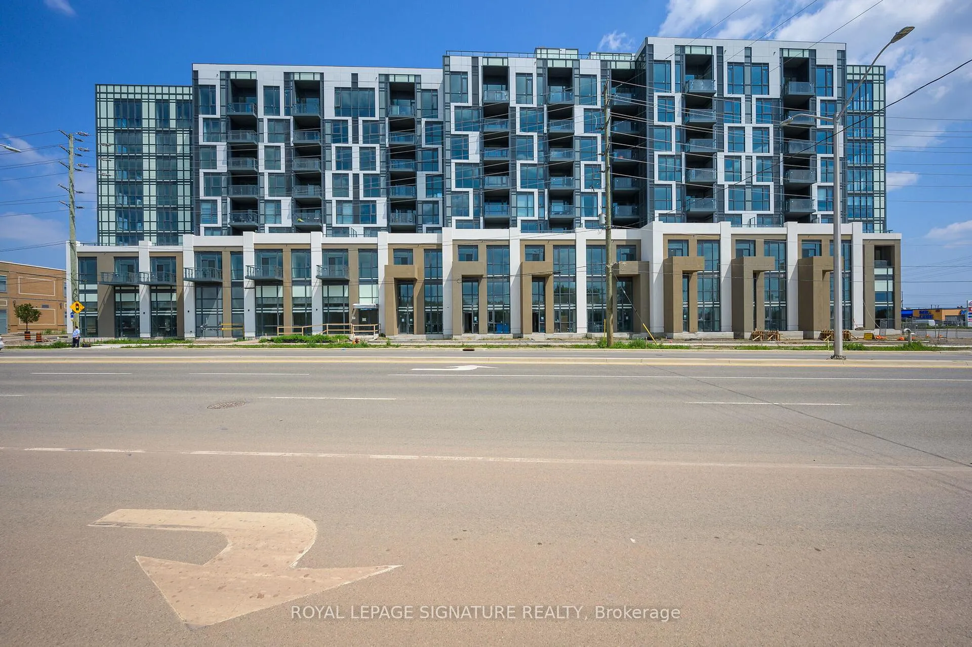 Front of Unit 419, 509 Dundas Street W