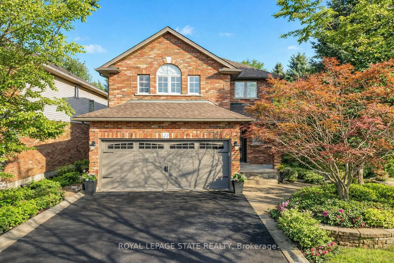 Photo 4 of 23 Tamarack Court, Grimsby, Grimsby West — HOMEH