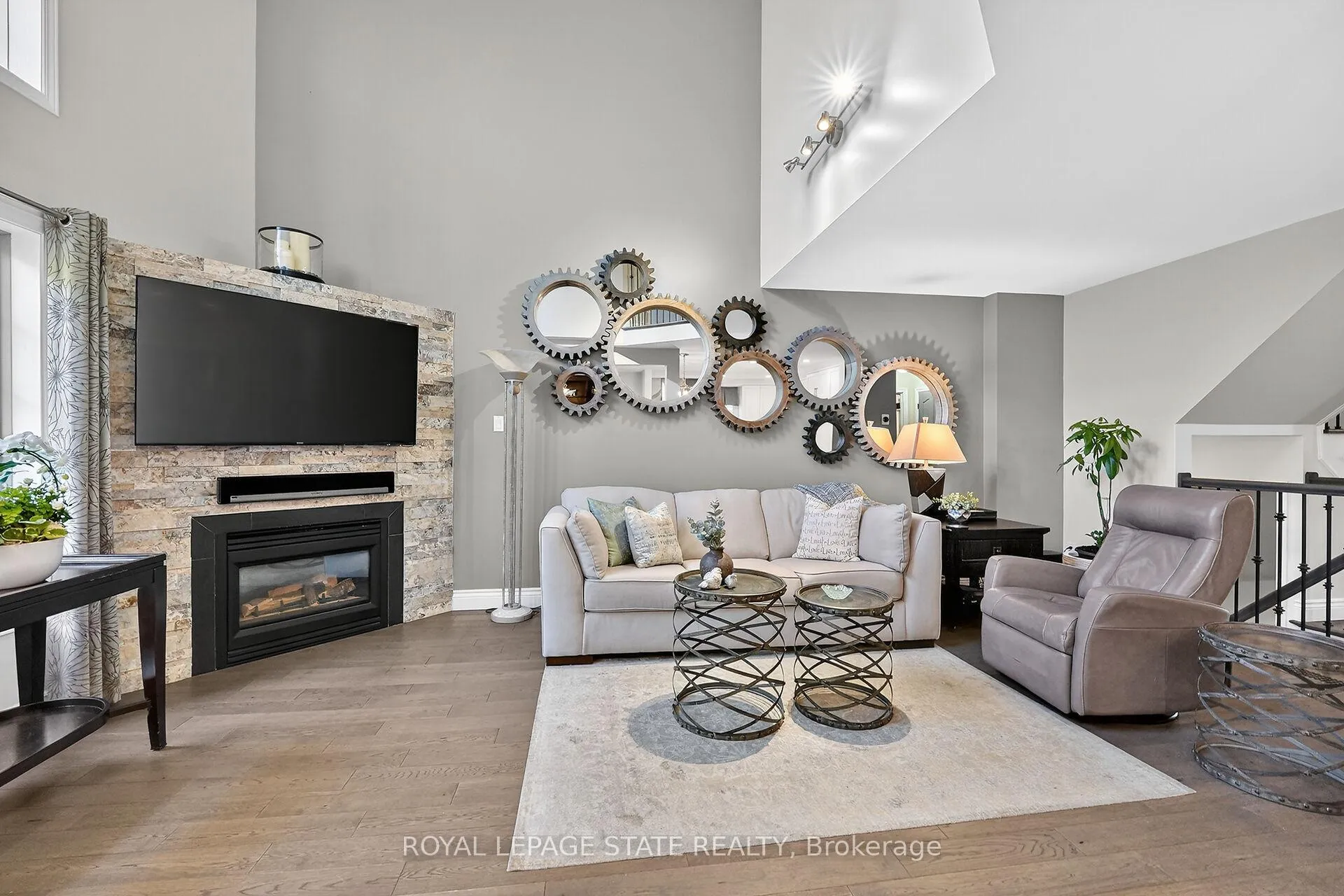 Photo 16 of 23 Tamarack Court, Grimsby, Grimsby West — HOMEH