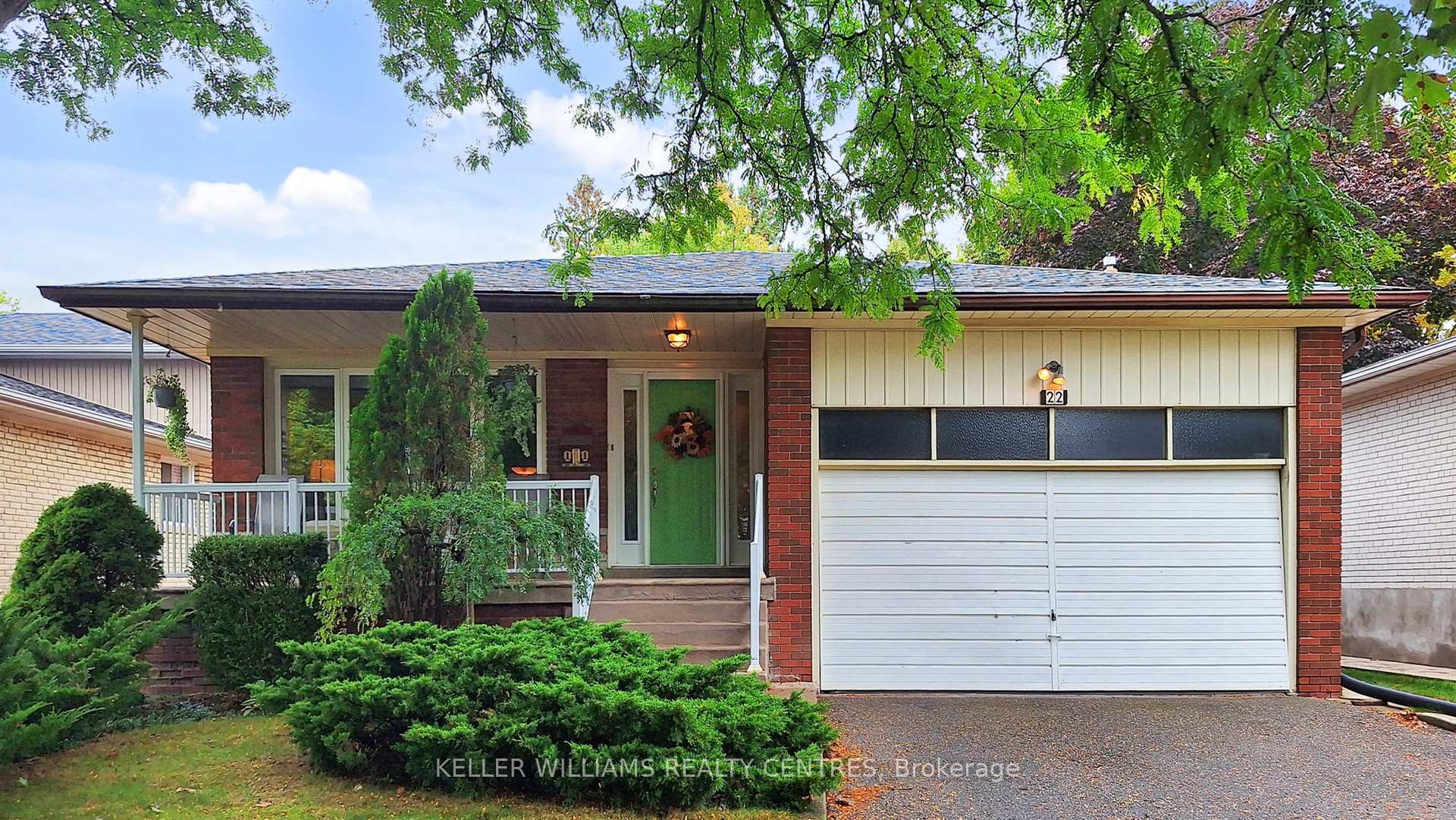 Front of 22 Coral Harbour Crescent