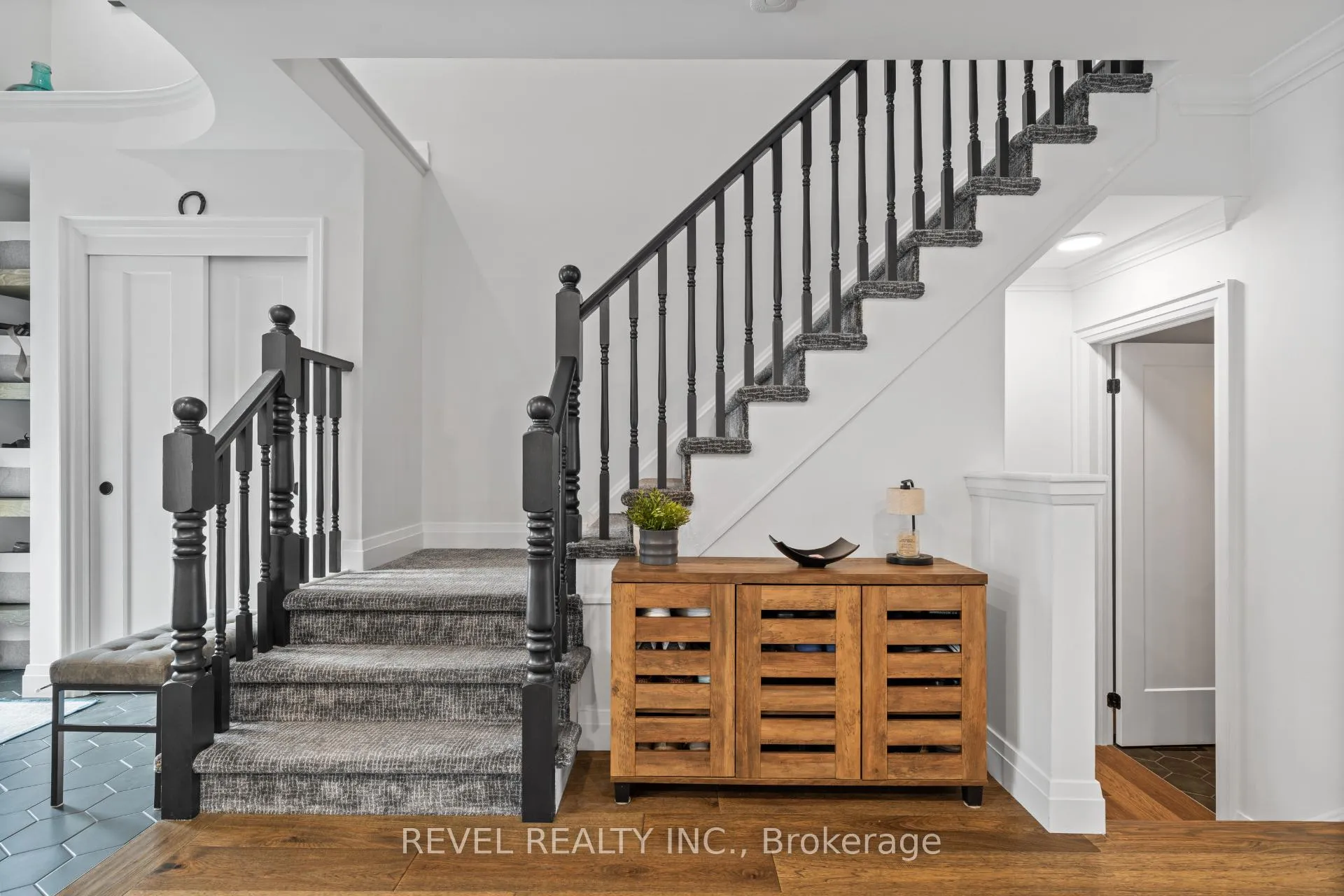 Photo 19 of 5609 Thorn Lane, Burlington, Orchard — HOMEH