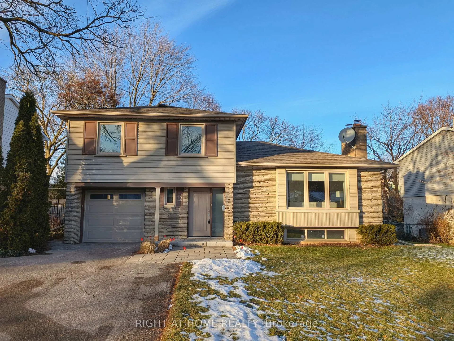 Photo 1 of 12 Courtham Avenue, Markham, Grandview — HOMEH