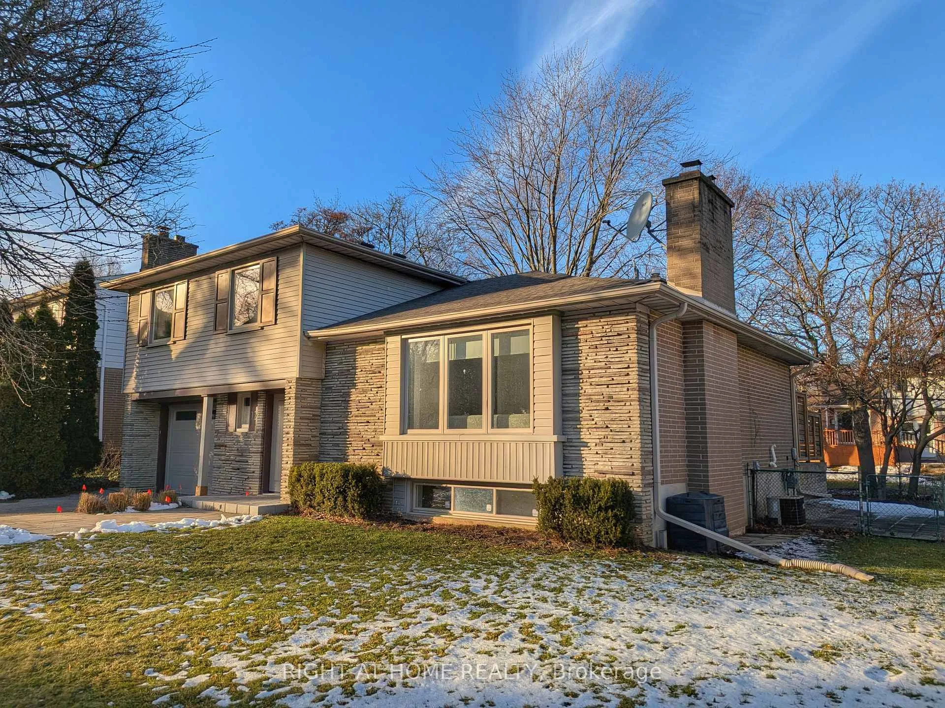 Photo 3 of 12 Courtham Avenue, Markham, Grandview — HOMEH