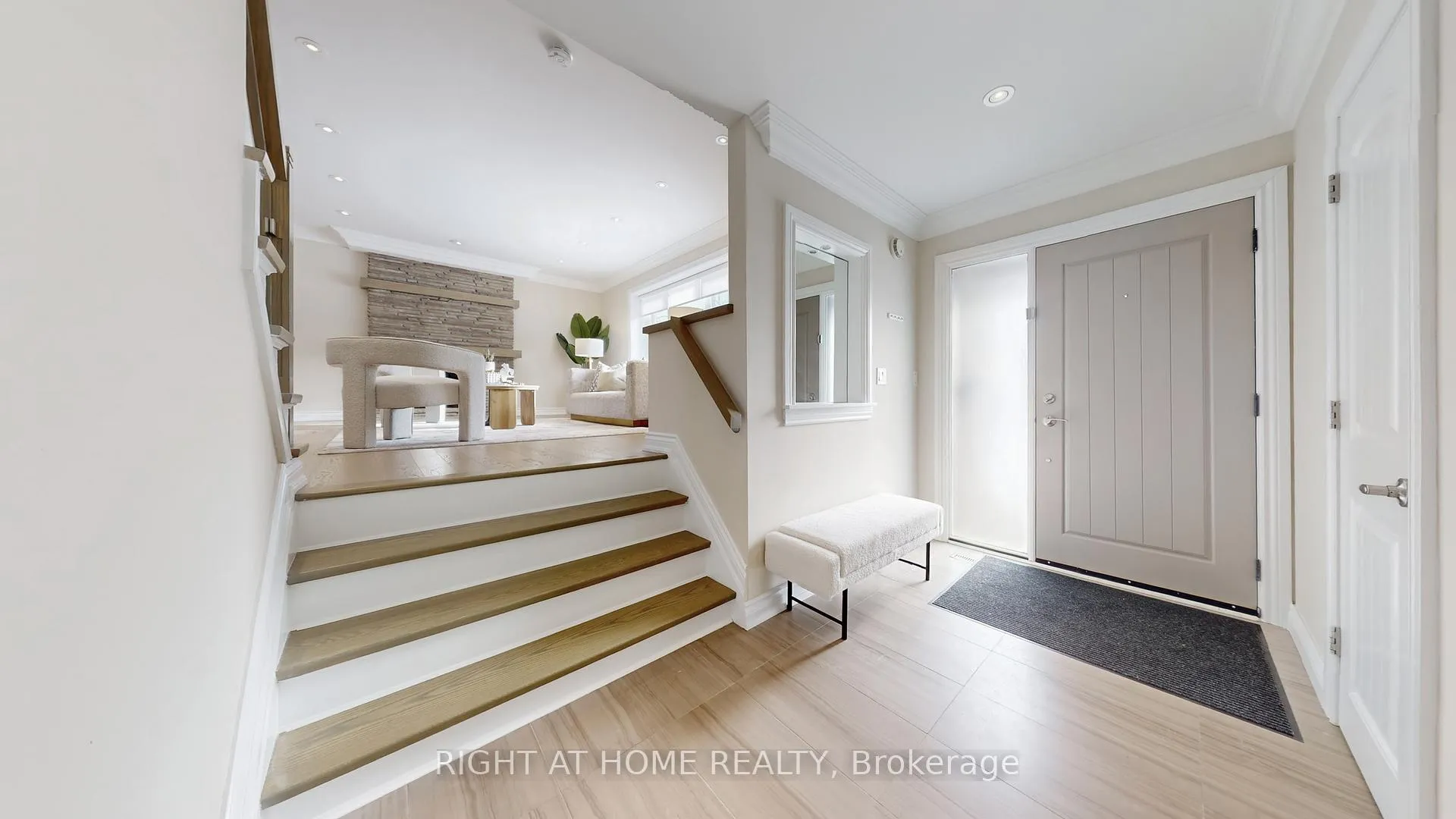 Photo 4 of 12 Courtham Avenue, Markham, Grandview — HOMEH