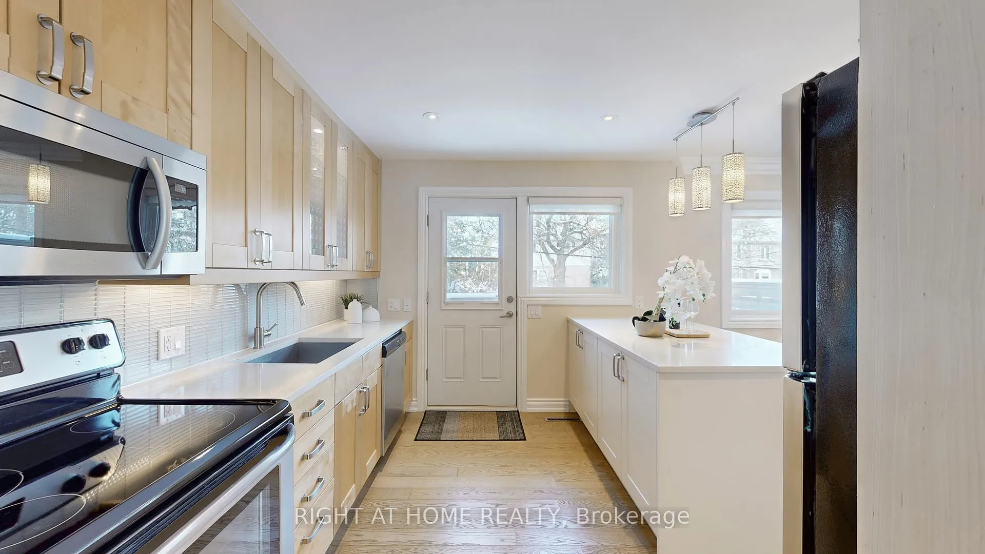 Photo 11 of 12 Courtham Avenue, Markham, Grandview — HOMEH
