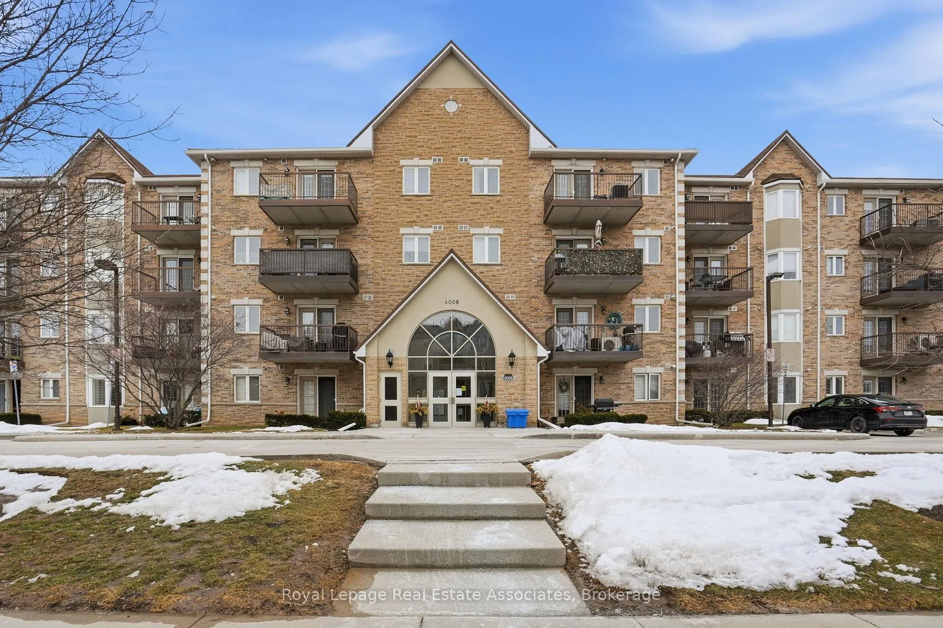 Photo 2 of Unit 107, 4006 Kilmer Drive, Burlington, Tansley — HOMEH