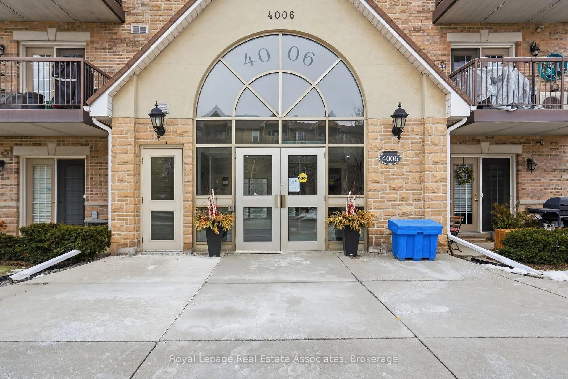 Photo 3 of Unit 107, 4006 Kilmer Drive, Burlington, Tansley — HOMEH